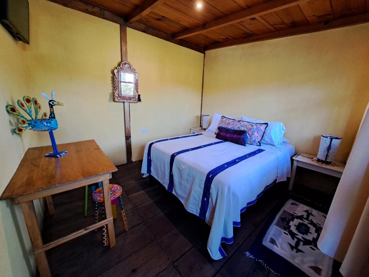 Yellow House Hostal