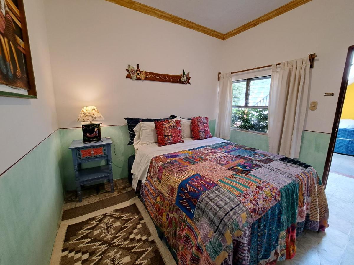 Hostal Yellow House Antigua