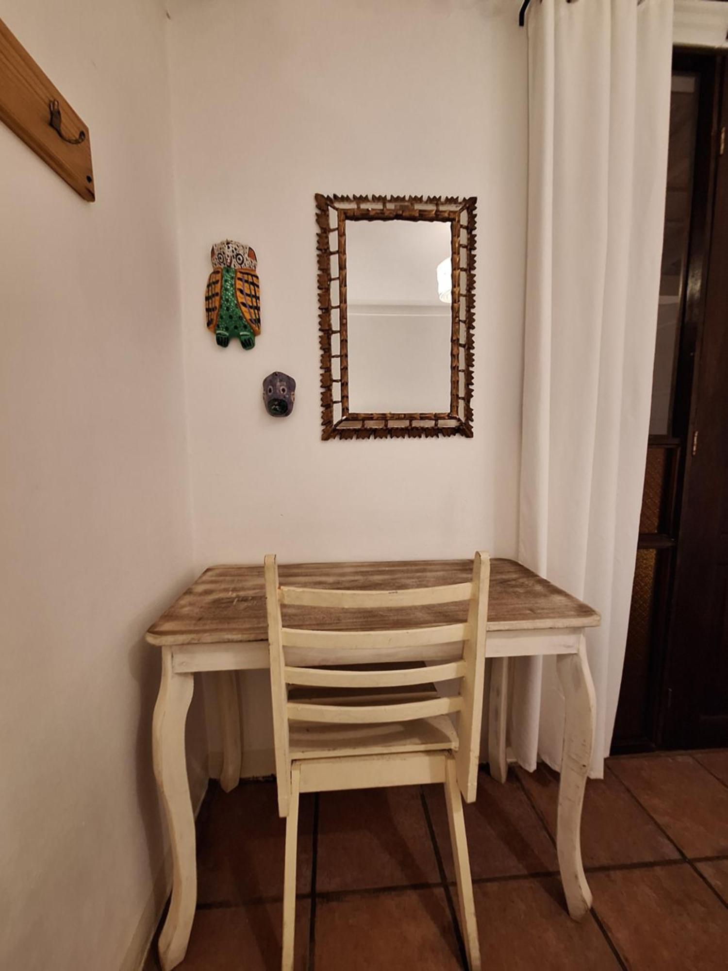 Yellow House Hostal