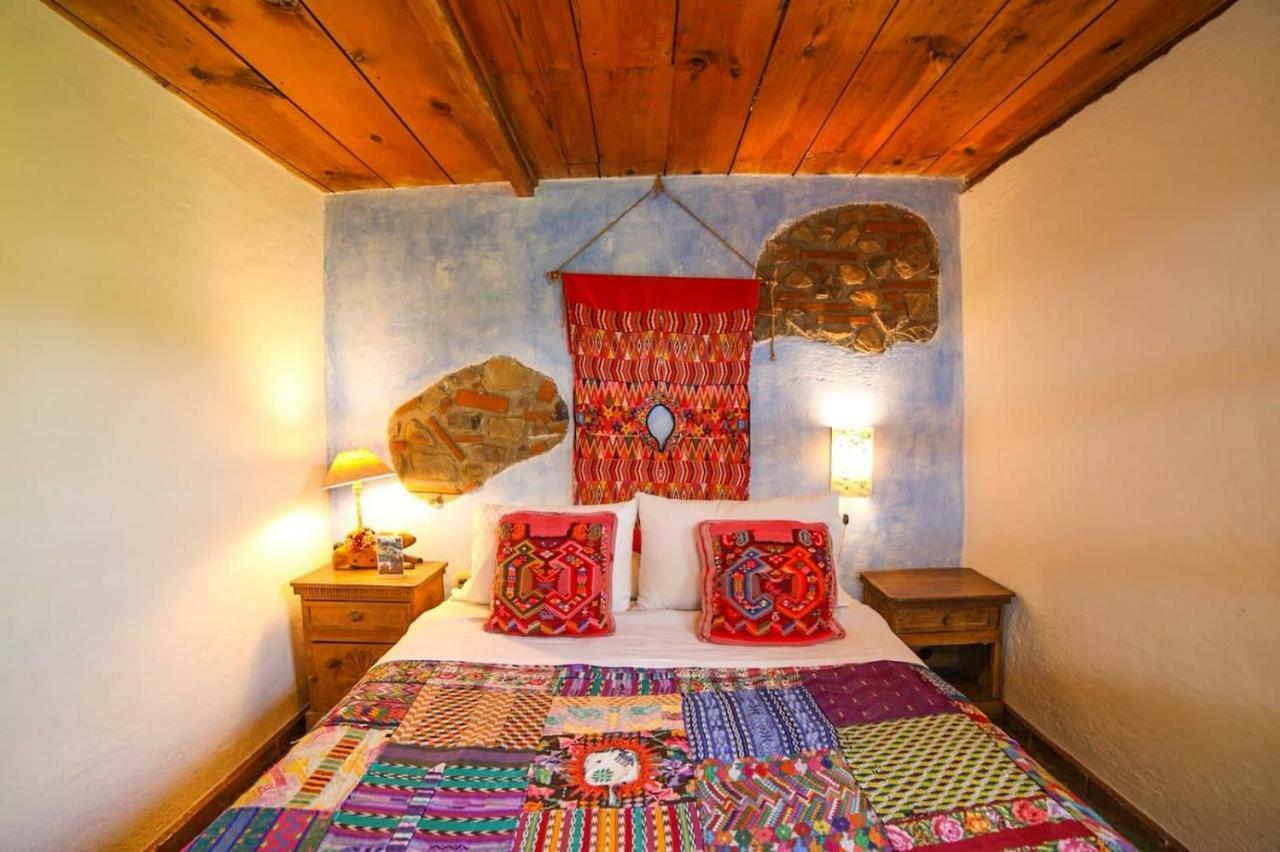 Yellow House Hostal *