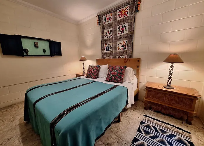 Yellow House Hostel B&B