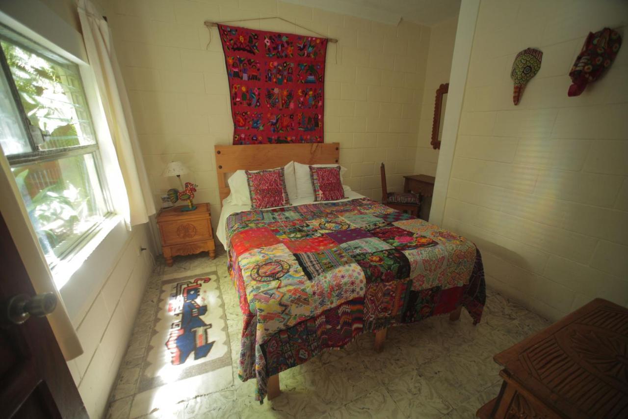 Hostel Yellow House *