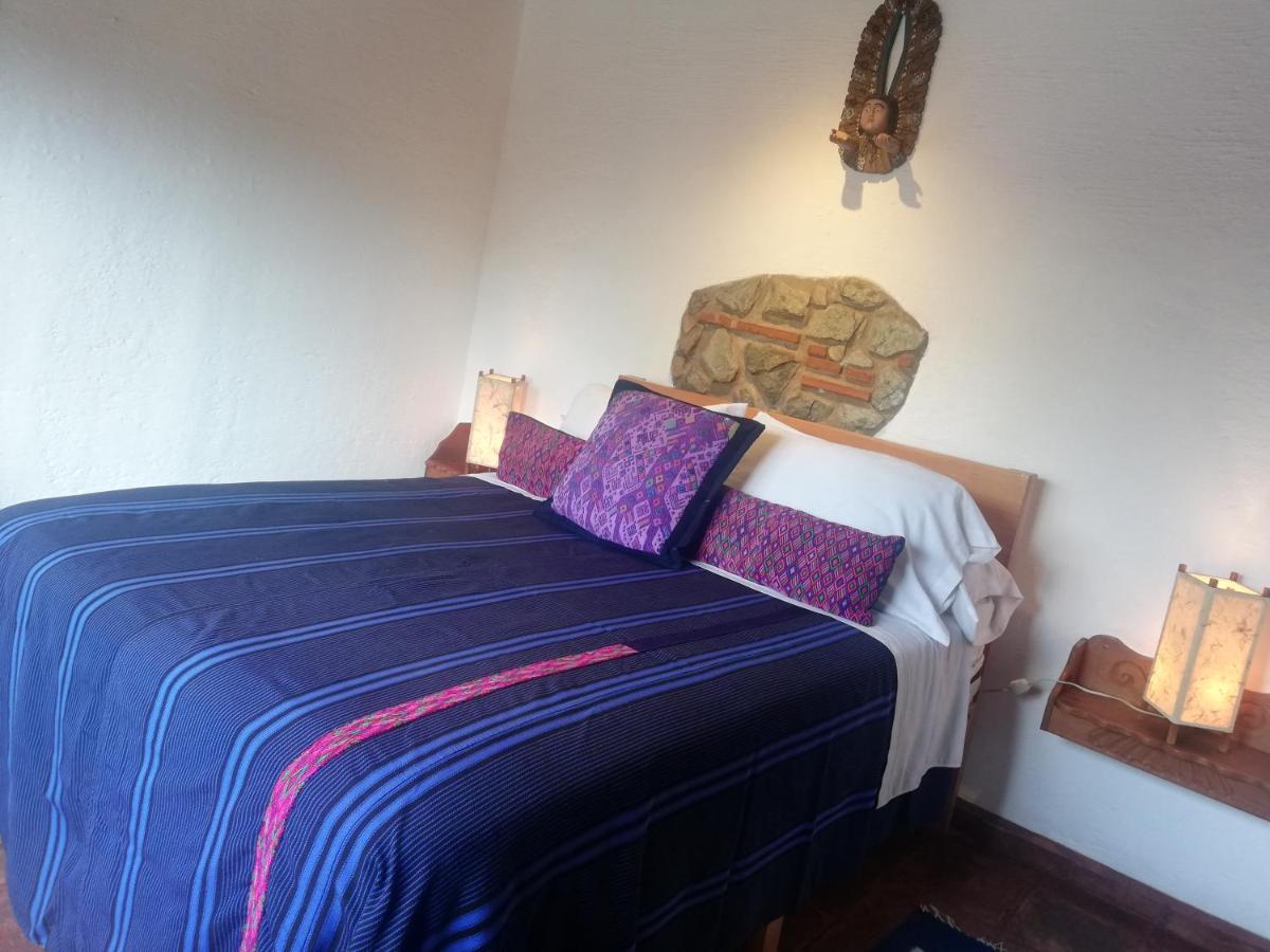 Yellow House Hostel *
